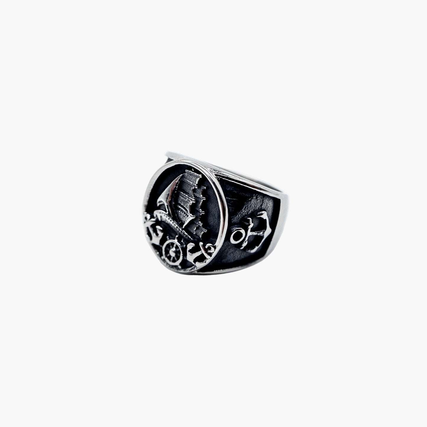 Viking longship engraving on bezel of Langskepp ring side shot