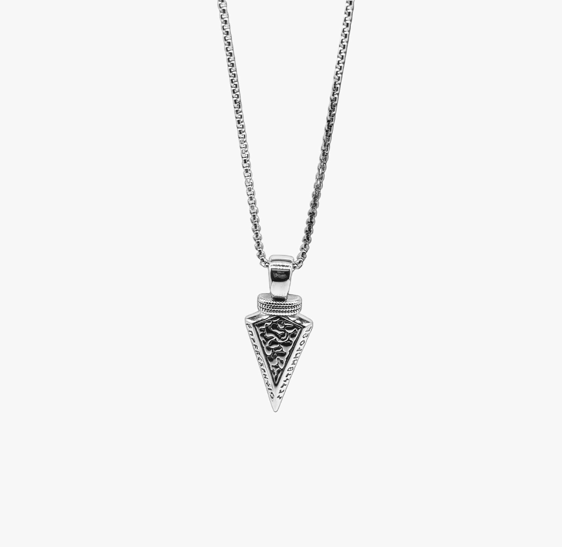 intricate surface engraving detail on Örvar arrow pendant