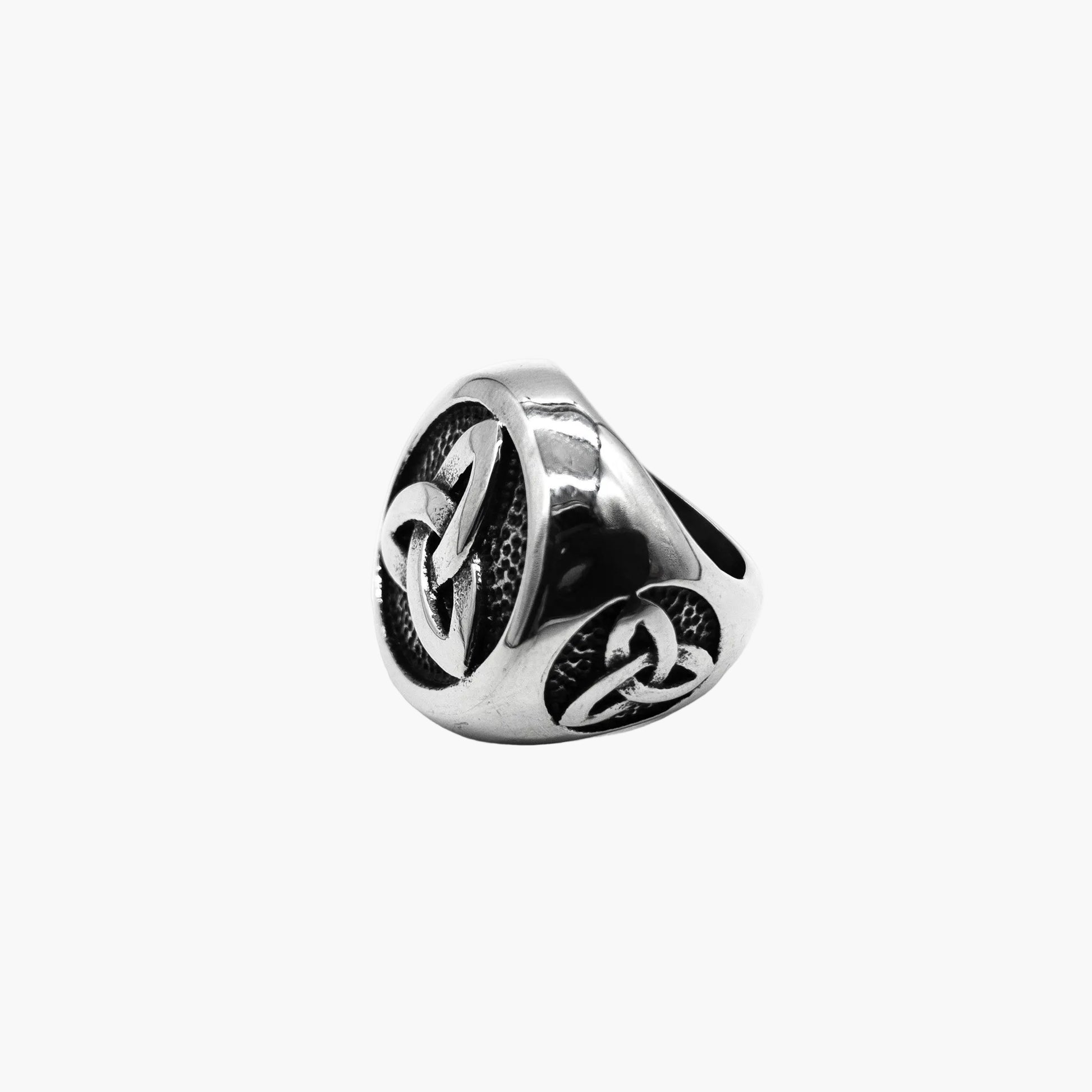 right side view of Triquetra Ring highlighting matching knot engravings along the sides of the band