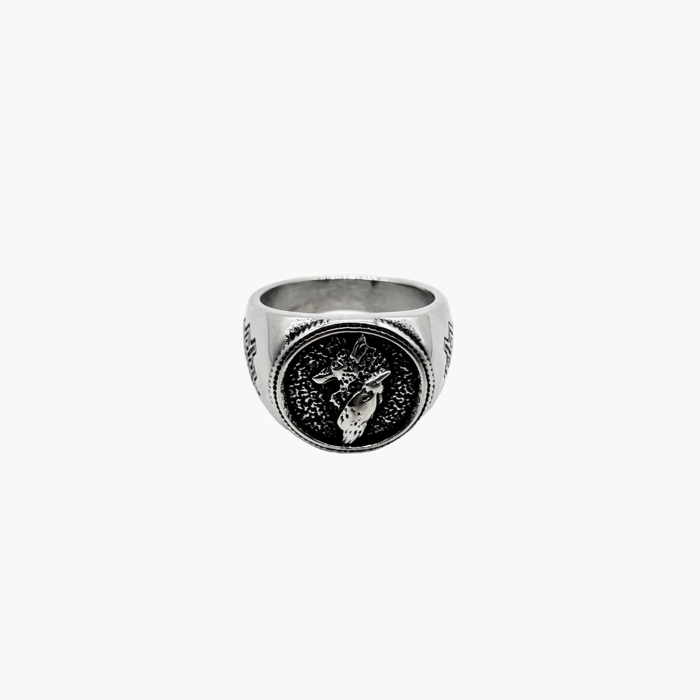 wolf motif engraving on face of Warg stainless steel ring